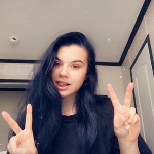 Meet your Posher, Chloe